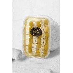 Gildón, una versión suave de la típica gilda que te encantará si te resulta fuerte la anchoa o la piparra. Combina boquerón en vinagre y aceituna, atravesados con palillo, listos para servir. Perfectos como aperitivo en casa, para el vermut o compartir con amigos.
Precio por bandeja de 240 gramos.